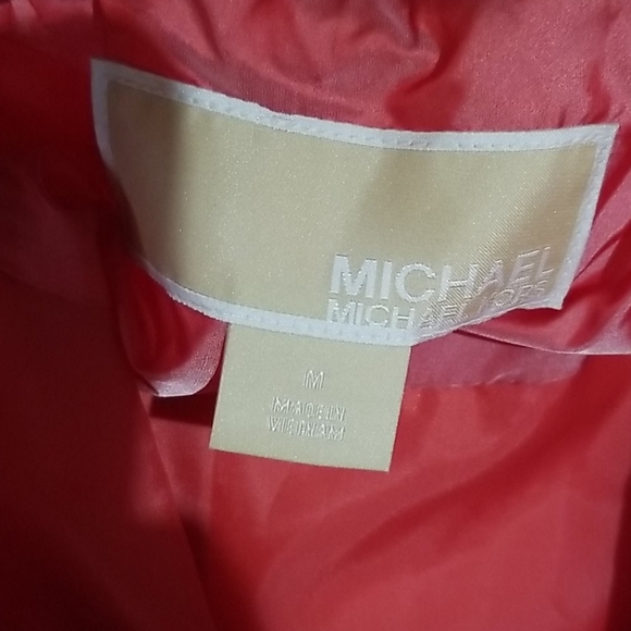 MICHAEL KORS Short Lightweight Quilted Jacket - Picture 13 of 13